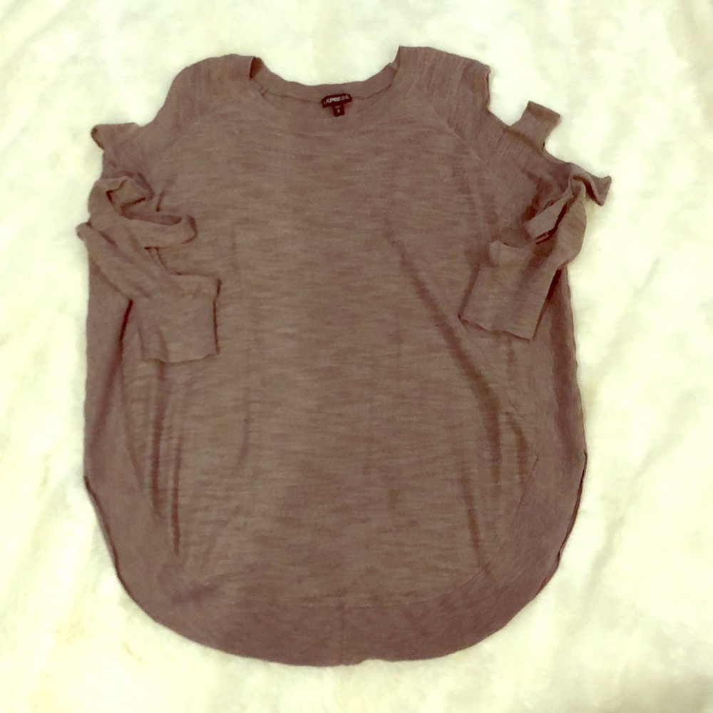 Lightweight arm cut out sweater
